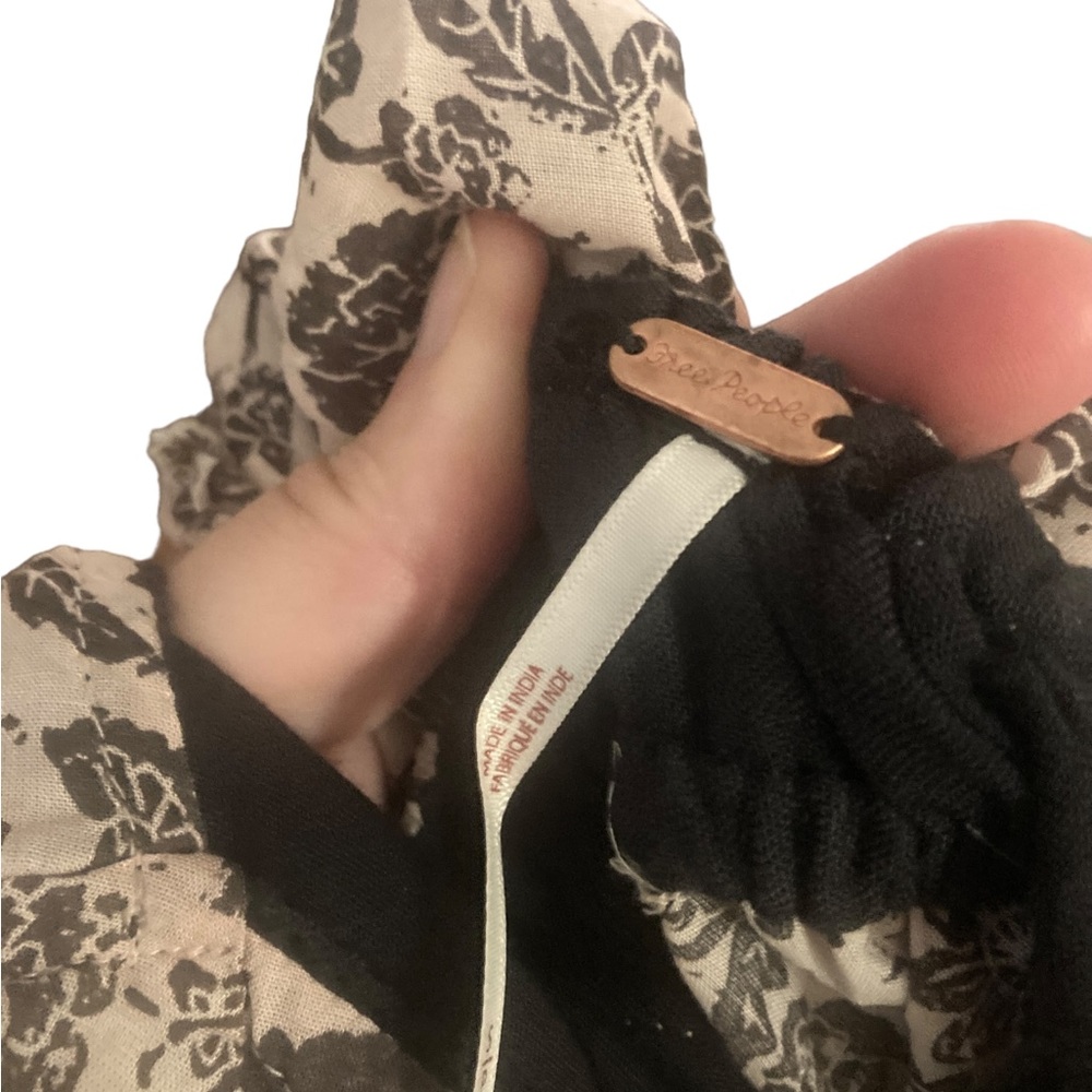 Free People Boho Chic Jumpsuit-Black -Cream Floral, Cut-Out Back AMAZING! NEW!! - Picture 8 of 9
